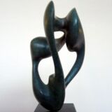 Raumbildend  –  Patinierte Bronze, H10,5 cm