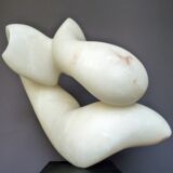 Spielend  –  Weißer Alabaster